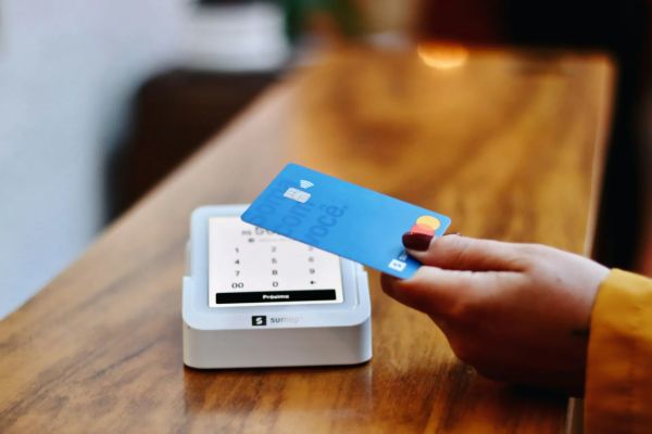 Optez pour une carte corporate tout‑en‑un pour simplifier la gestion de vos frais pros